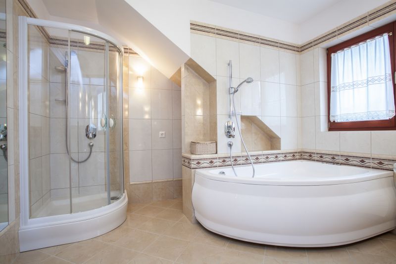 Traditional Alcove Bathtub